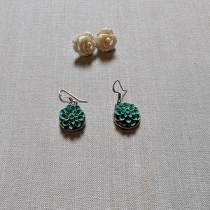 Elegant Floral Earrings Set in Green and Cream